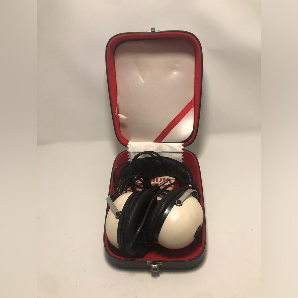 Black and White Stereo Headphones with Carry Case